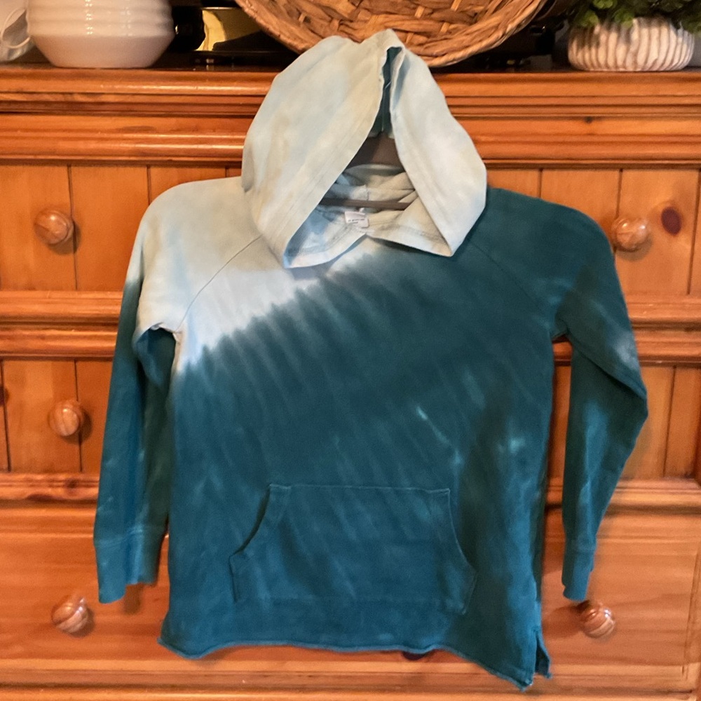 GAP sweatshirt with hood and front pocket half dyed